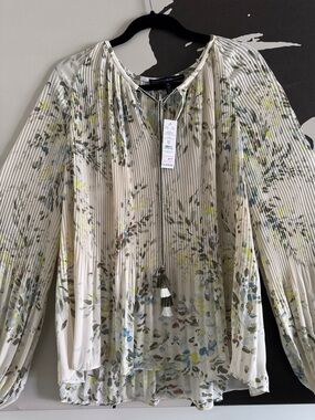 White House Black Market Cream Pleated Floral Tassel Top